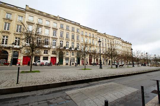 Studio Bordeaux Triangle Studio Bordeaux Triangle